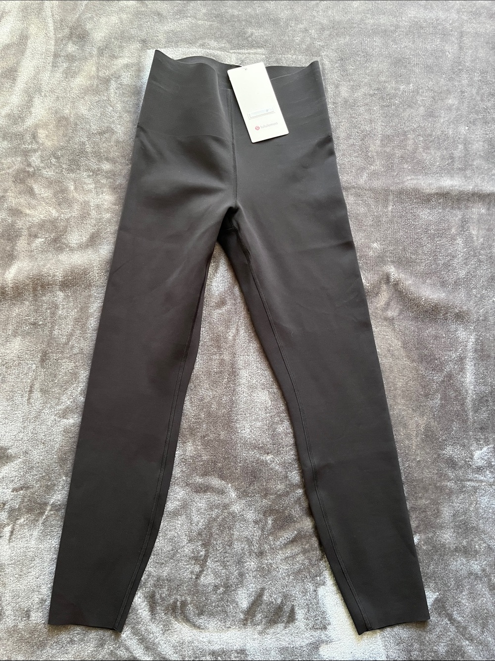 🆕 Lululemon Glow Up SHR tight 25”, size 6 in Black